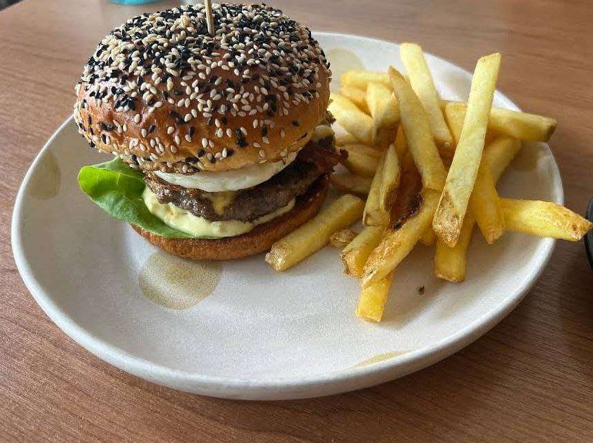 Mushroom Beef Burger di Cafe Etc (google.com)