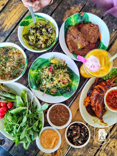 Pelbagai pilihan makanan di Luboook Makan King 