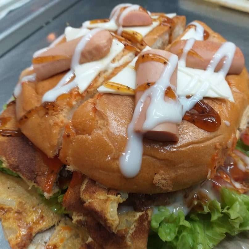Burger (https://www.instagram.com/raja_burger_malaysia/)