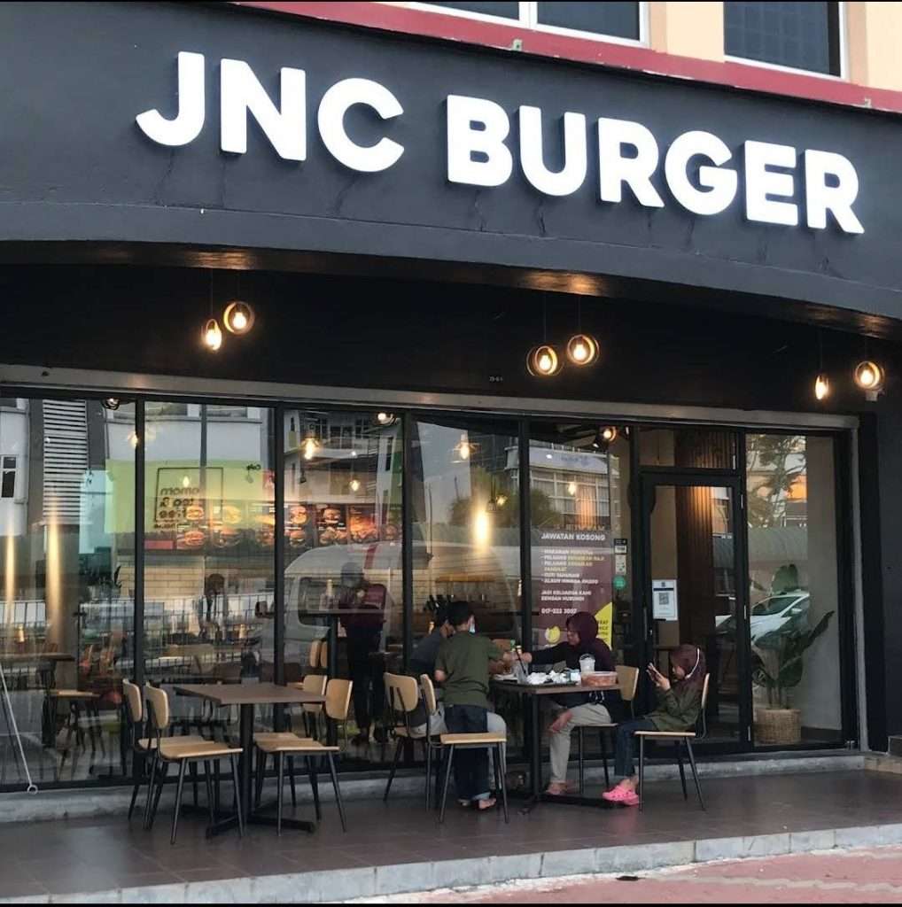 Suasana Luar Restoran di JNC Burger (Google.com)