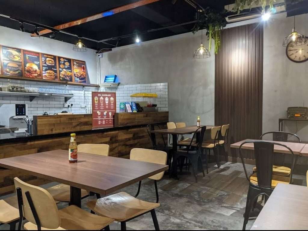 Suasana Dalam Restoran di JNC Burger (Google.com)
