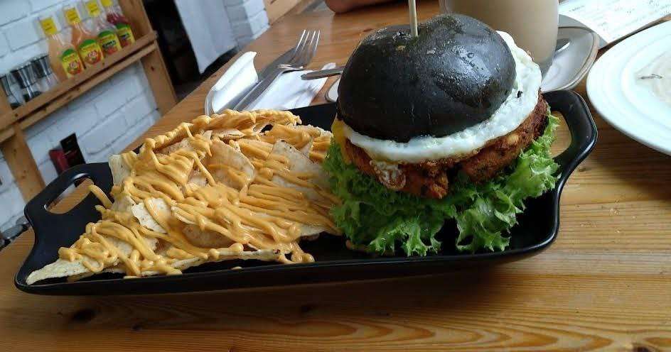 Gourmet Burger di Bukku Cafe (google.com)