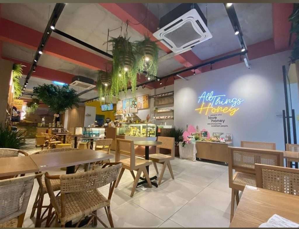 Suasana Dalam di Honey Cafe (google.com)