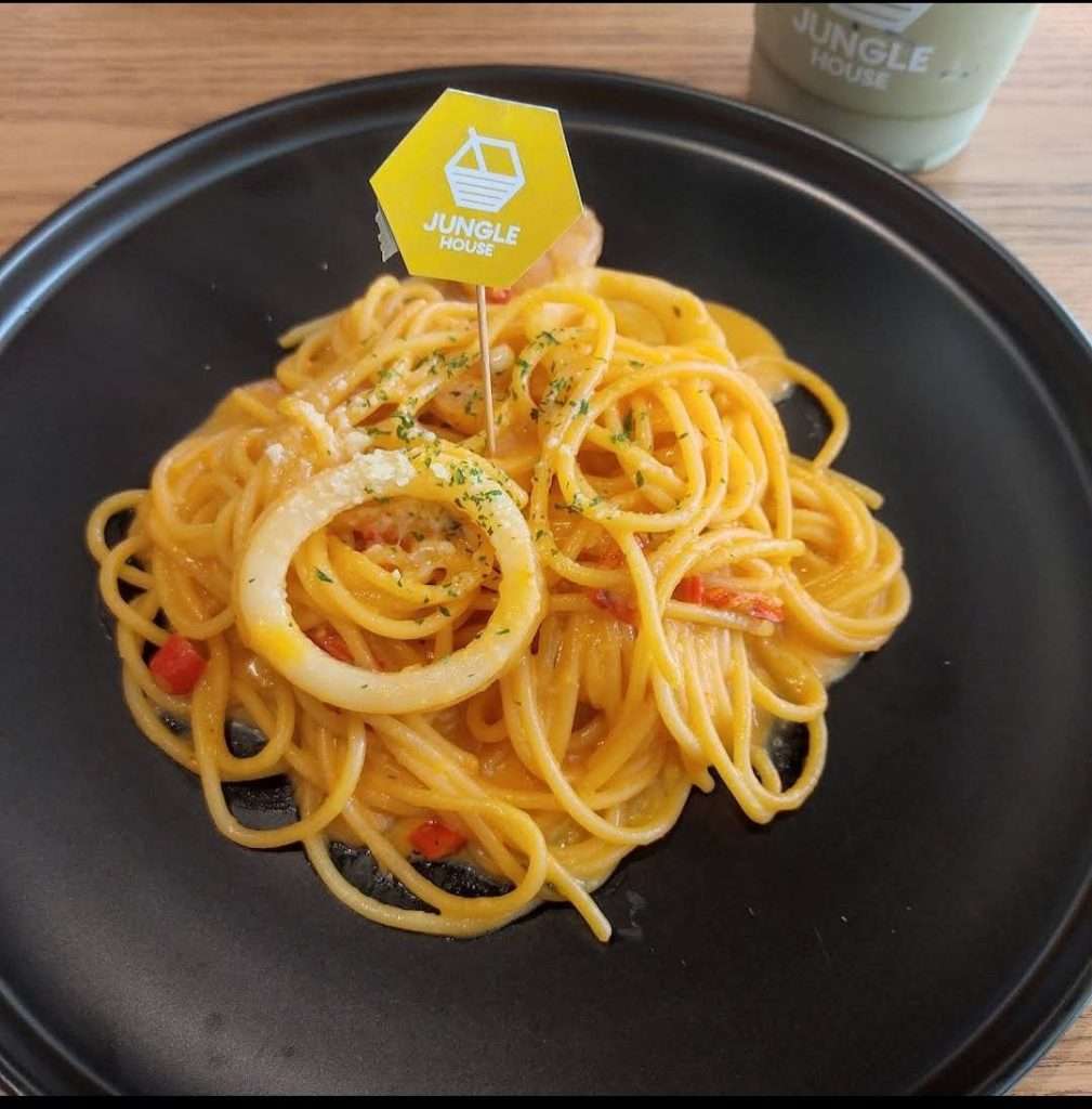 Salted Egg Spaghetti di Honey Cafe (google.com)