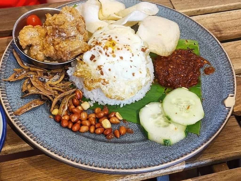 Nasi Lemak Dengan Sambal Sotong Di LuckBros Kopi, Petaling Streets (google.com)