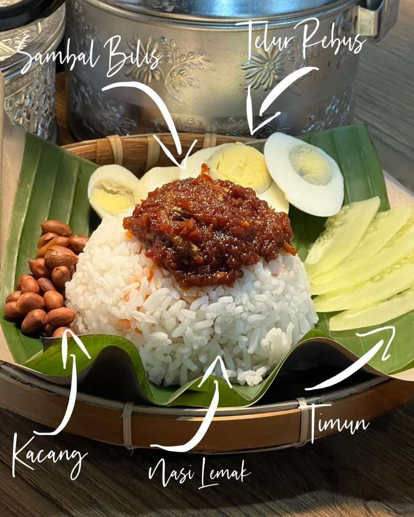 secangkir kopi hitam