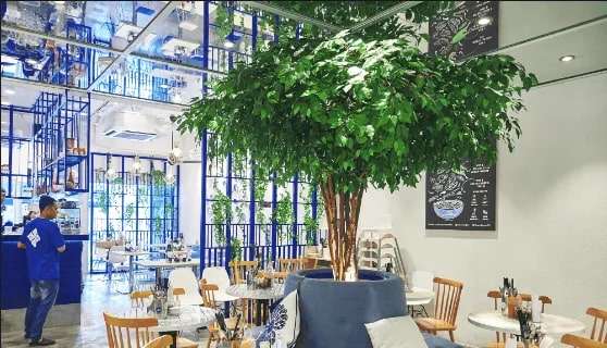 suasana di dalam super saigon pho cafe